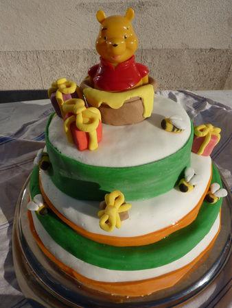 Gâteau Winnie l'ourson en pâte à sucre P1100490