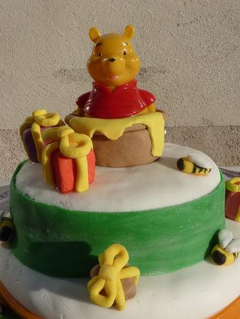 Gâteau Winnie l'ourson en pâte à sucre P1100492