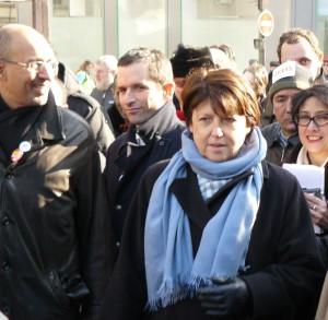 Martine Aubry, premier secrétaire du Parti socialiste français, en compagnie de Benoît Hamon et de Harlem Désir lors de la manifestation nationale du 29 janvier 2009, à Paris. Programme du PS : le financement en question