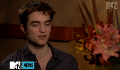 Breaking Dawn : Robert Pattinson parle des photos volées
