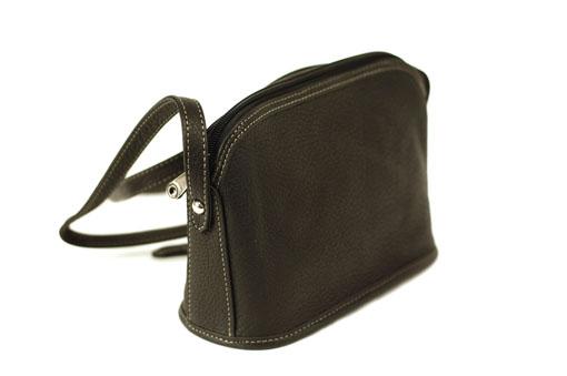 Le bon sac pour un look 70's http://www.kakili.fr/mod_turbolead/upload/view38594.jpg