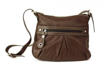 Le bon sac pour un look 70's http://www.kakili.fr/mod_turbolead/upload/v40052-380-235.jpg?20110406094723