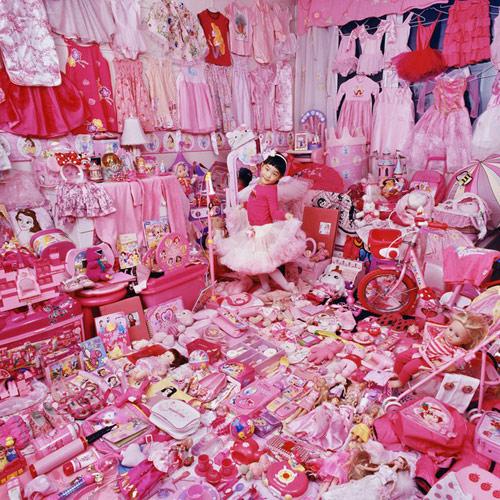 The-Pink-Blue-Project-Jeeyooand-Her-Pink-Things-2008-de-Jeongmee-Yoon-Hoosta-magazine The-Pink-Blue-Project-Jeeyooand-Her-Pink-Things-2008-de-Jeongmee-Yoon-Hoosta-magazine