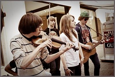 Anthem in the Sun: rencontre dans la Grand Rue Anthem in the Sun: rencontre dans la Grand Rue