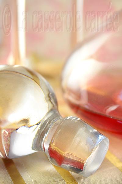 Panna cotta de mascarpone à l'eau de rose et gelée de rosé aux framboises