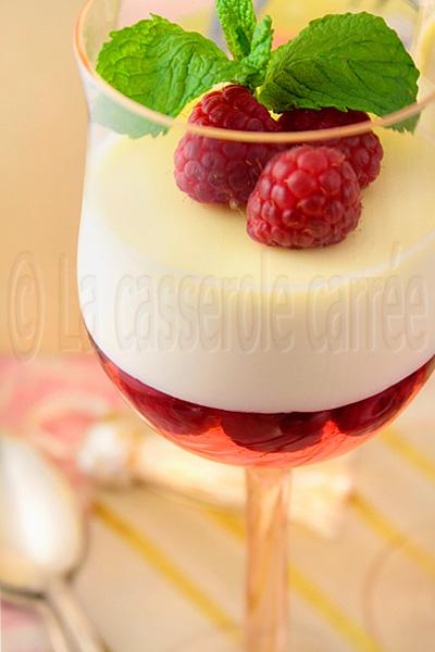 Panna cotta de mascarpone à l'eau de rose et gelée de rosé aux framboises