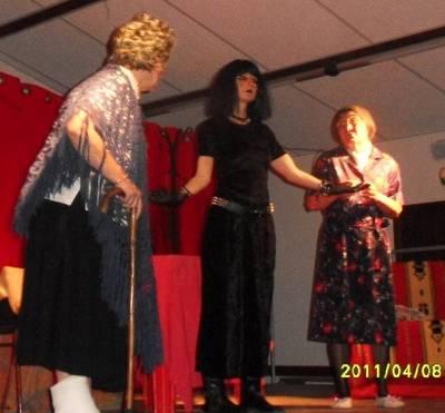 Théâtre (suite) 207943_179858012062135_100001138124703_384961_194402_n.1302425034.jpg