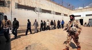 Les rebelles libyens ont capturé 15 mercenaires algériens et tué 3 autres à Ajdabiya Les rebelles libyens ont capturé 15 mercenaires algériens et tué 3 autres à Ajdabiya