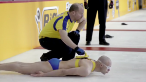 Human Curling2 Human Curling2 300x169 Human Curling par BIC et Buzzman