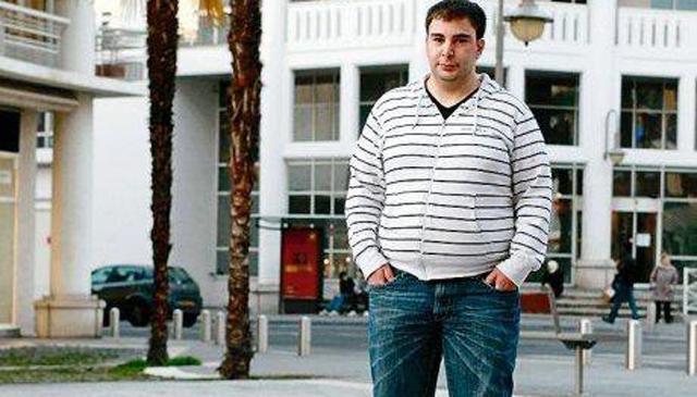 Quoi mon nom, qu’est-ce qu’il a mon nom ? http://static.mcetv.fr/img/2011/04/johnny_karim_layre.jpg