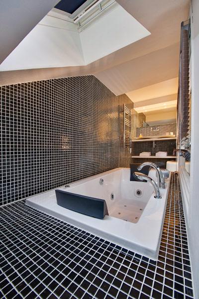 Maison-d-hotes-A-Cote-France-Rhone-Alpes-Annecy-bath-room-3-hoosta-magazine-paris