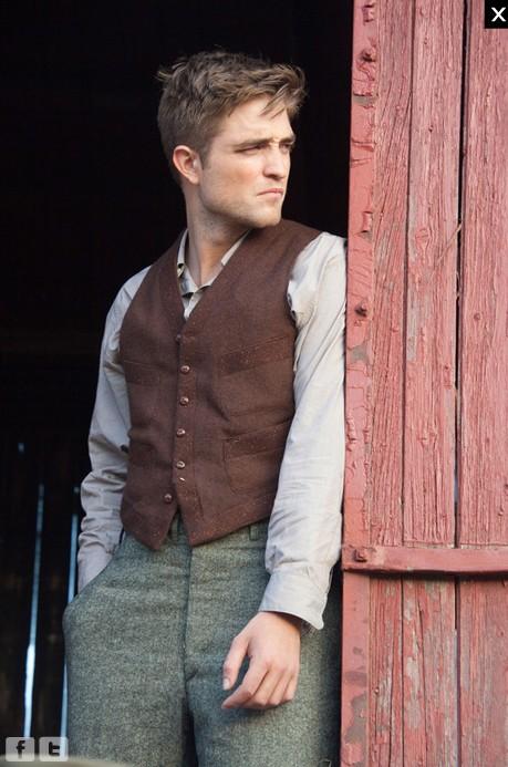 Water for Elephants Official site updates ! http://img195.imageshack.us/img195/613/jacobpic.jpg
