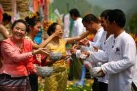 C'est le Nouvel An thaï: Happy Songkran (สงกรานต์) !