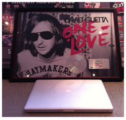 David Guetta vend son Macbook Pro sur eBay