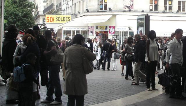 Des bandes de filles de plus en plus violentes http://static.mcetv.fr/img/2011/04/porte-lescot.jpg