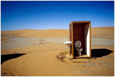 3- Des toilettes en plein désert