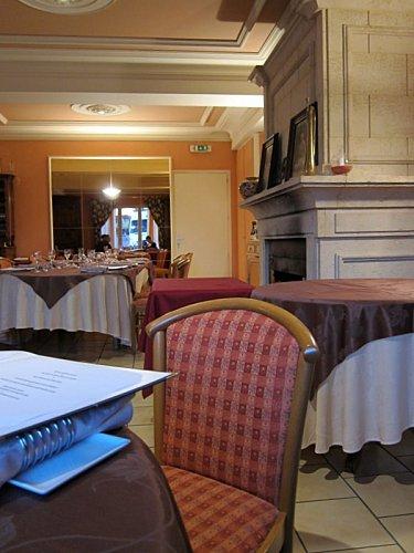 Aux Maisons : un très bon restau au pays de Chaource logis-aux-maisons-1-interieur.JPG