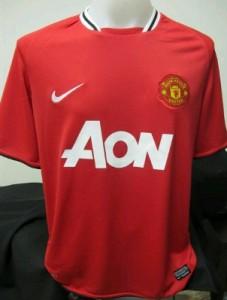 premiere-image-nouveau-maillot-manchester-united-domicile-2011-2012-nike Le nouveau maillot de Man Utd ?