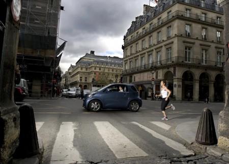 Voiture vs Coureuse Qui a traversé Paris le plus vite ? La coureuse ou la voiture ?
