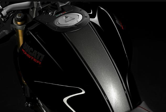 Ducati Monster 1100 EVO.