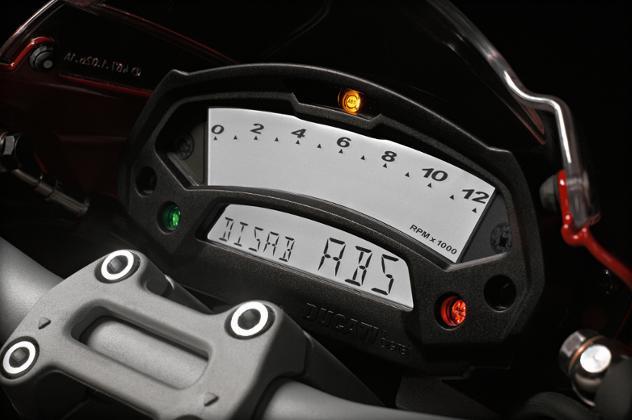 Ducati Monster 1100 EVO.
