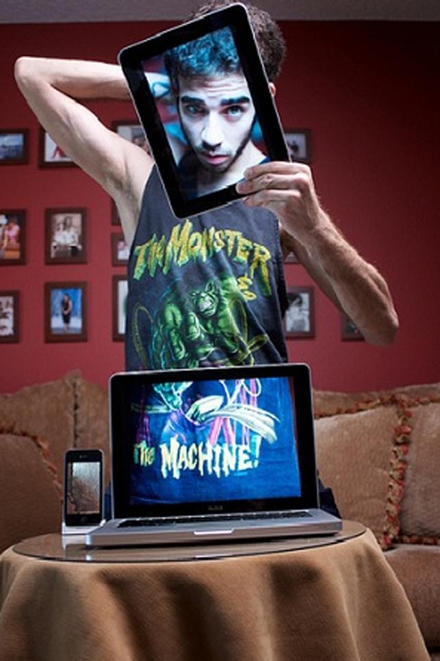 ipad auto portrait 07 L’auto portrait version Ipad !