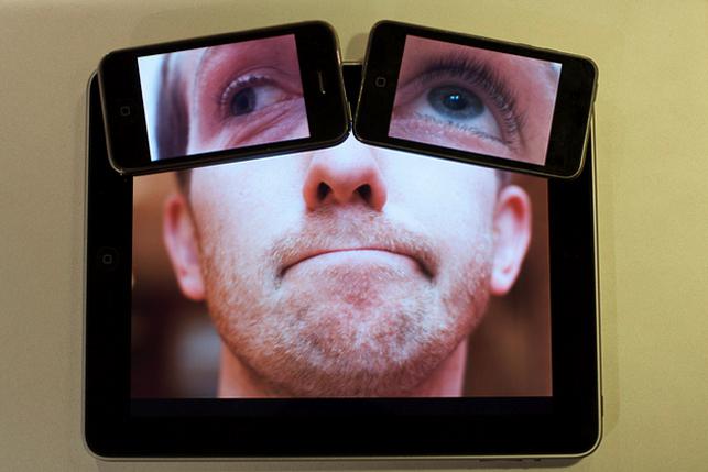 ipad auto portrait 10 L’auto portrait version Ipad !