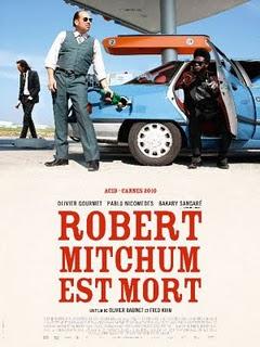 Robert Mitchum est mort - De Olivier Babinet & Fred Kihn Robert Mitchum est mort - De Olivier Babinet & Fred Kihn