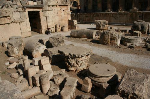 Blocs : Ruines de Baalbek et Tableaux de Francis Bacon