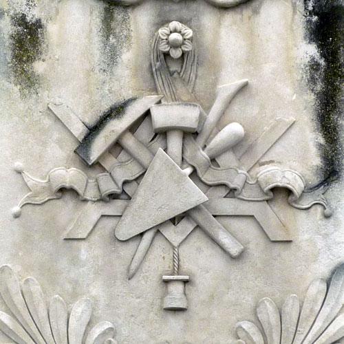 Un tombeau d'entrepreneur dans le cimetière Sainte-Catherine à Villeneuve-sur-Lot (47)