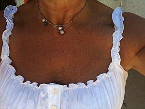 Mes seins sont pas des saints ! decollete.jpg