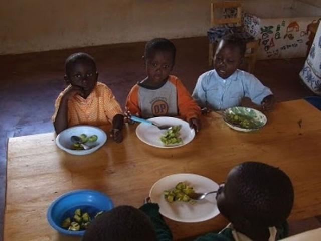 Repas cantine Kenya 640x480 Les repas des cantines scolaires dans le monde
