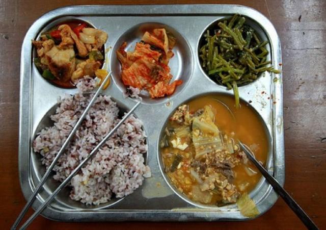 Repas cantine Coree du Sud 1 640x451 Les repas des cantines scolaires dans le monde