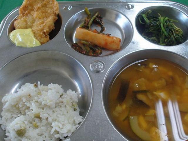 Repas cantine Coree du Sud 640x480 Les repas des cantines scolaires dans le monde