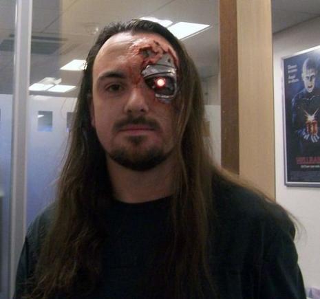 Terminator: mi-homme mi-machine