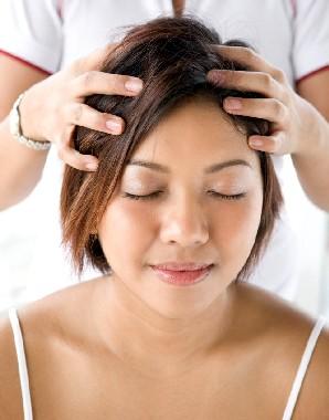 Quelques bonnes raisons d’adopter le massage du cuir chevelu.