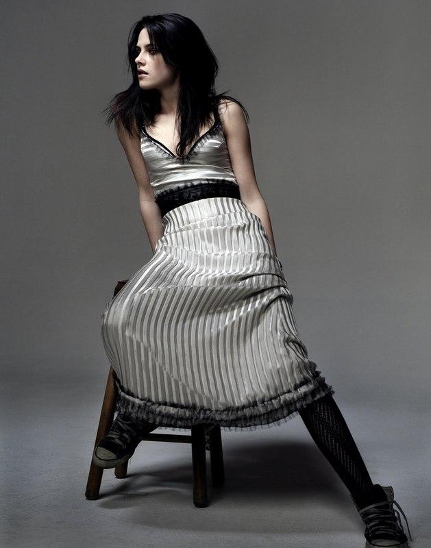 Photoshoot Mean Mag 2006 of Kristen Stewart ! http://img853.imageshack.us/img853/256/61768196.jpg