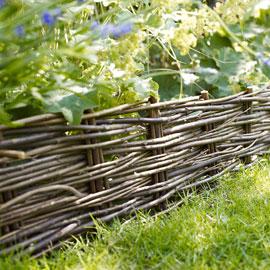 bordure en osier Une bordure dans le jardin pour y planter du muguet