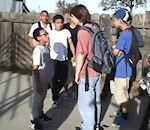 Un enfant sert de punching ball vidéo reglement compte école dragon ball