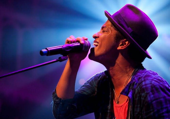 NOUVELLE PRESTATION : BRUNO MARS – THE LAZY SONG  (@ AMERICAN IDOL)