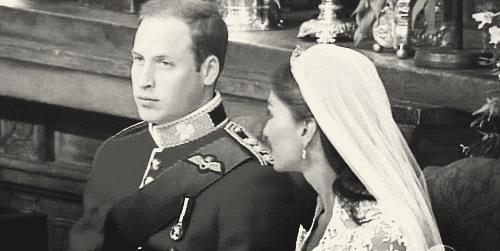 Gif de William et Kate complices pendant leur mariage