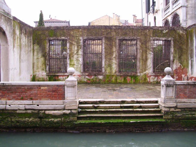 UNE NOUVELLE PROMENADE UNE NOUVELLE PROMENADE