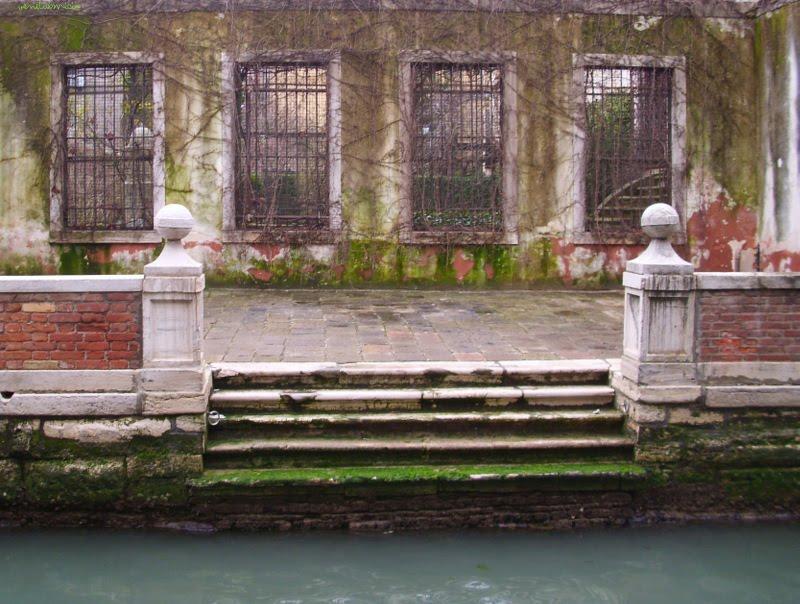UNE NOUVELLE PROMENADE UNE NOUVELLE PROMENADE