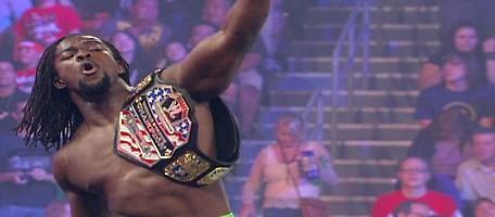 Sheamus remet son titre en jeu face à Kofi Kingston Qui passera le 1er son adversaire à travers une table pour s'adjuger la victoire dans ce combat