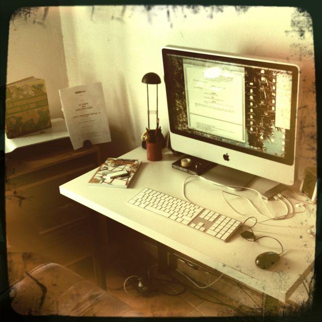Dans le bureau de Cédric Perrin