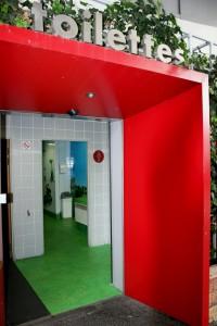 Stihl-NextOne08BD Désolé, les toilettes sont occupées … par les marques !