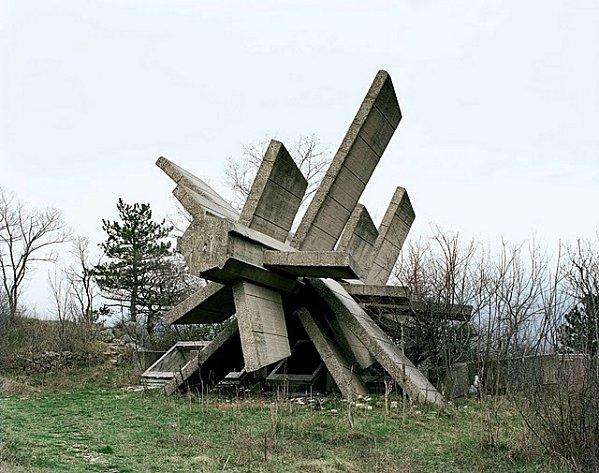 FutuRétrorama YugoslaviaMonuments14.jpg