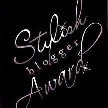Merci à Titouillette de m'avoir remis le stylish blogger award... stylish_blogger_award_8_