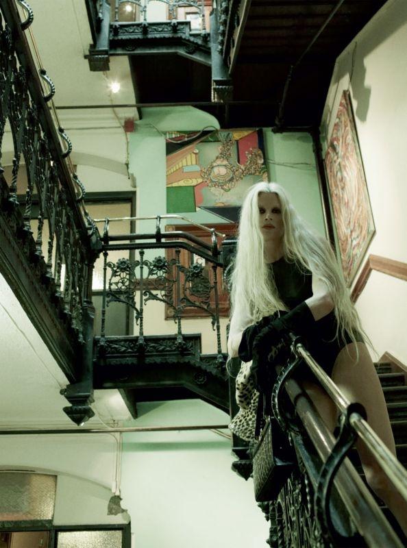 Kristen Mcmenamy par Steven Meisel pour Vogue Italie mai 2011 14