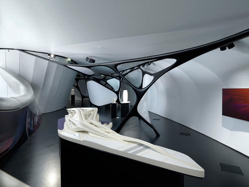 Zaha-Hadid-exposition-L-Institut-du-Monde-Arabe-interieur-sculpture-hoosta-magazine-paris